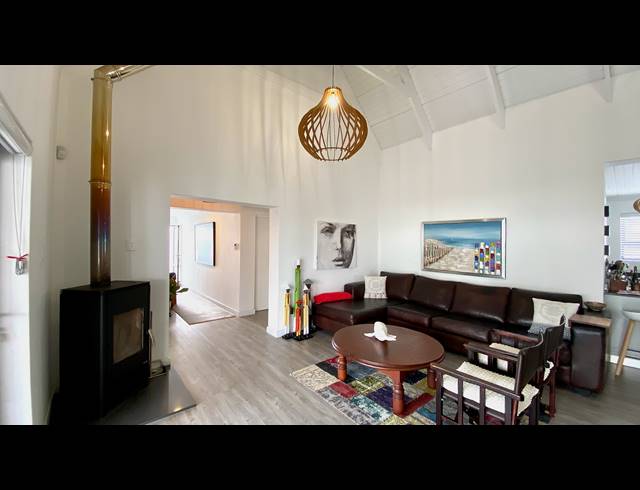4 BEDROOM HOUSE FOR SALE IN DWARSKERSBOS